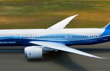 Boeing 787 landing